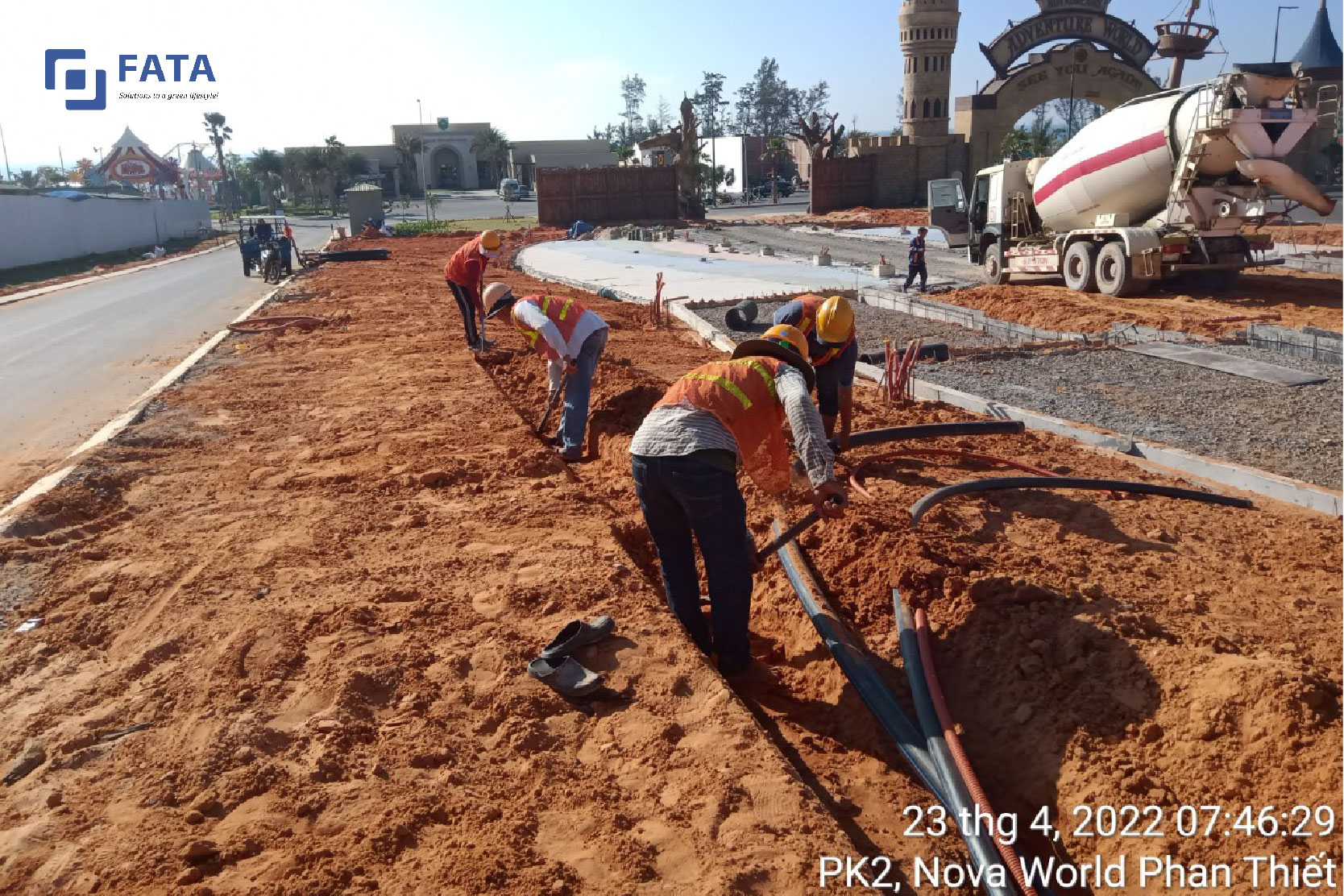 Lắp đặt đường dẫn nước cho hệ thống tưới cảnh quan khuôn viên tại Thung Lũng đại dương Phan Thiết